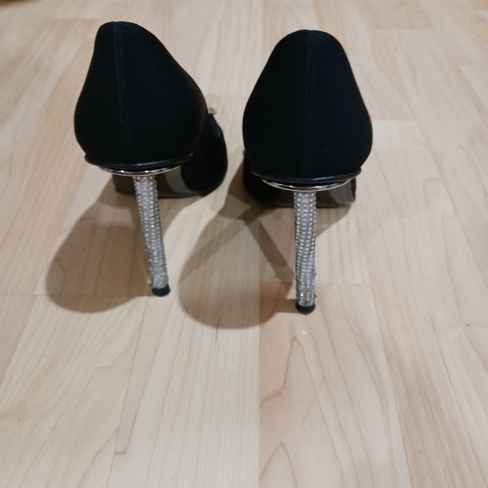 Shoes - Picture 3 of 4